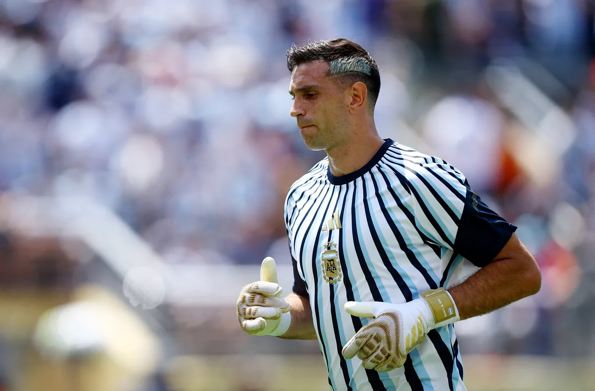 Juventus contrató a otro arquero tras la caída del pase del Dibu Martínez: la incómoda situación del argentino en el Aston Villa