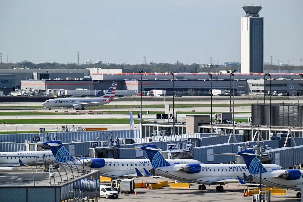 Precios del combustible obligan a tres grandes aerolíneas de EEUU a revisar sus rutas menos rentables