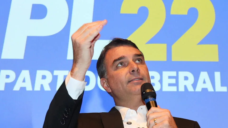 Mau tempo faz Flávio cancelar agenda em Juiz de Fora onde Jair Bolsonaro levou facada