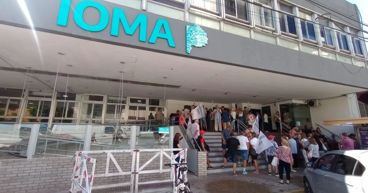 El eterno dolor de cabeza de IOMA: lluvia de quejas por falta de cobertura, especialistas que se van y deudas de la obra social bonaerense