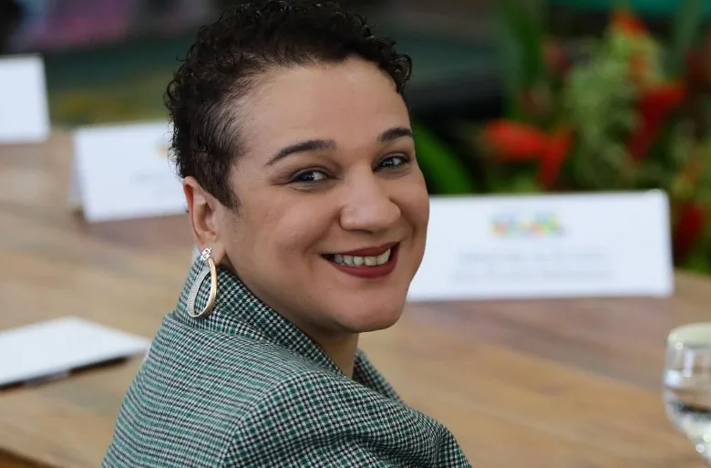 Tarciana Medeiros enfrenta pressão interna no Banco do Brasil