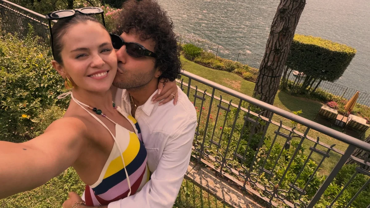 Terminó la secundaria con un préstamo de su madre como único horizonte y hoy está casado con Selena Gomez: la trayectoria de Benny Blanco