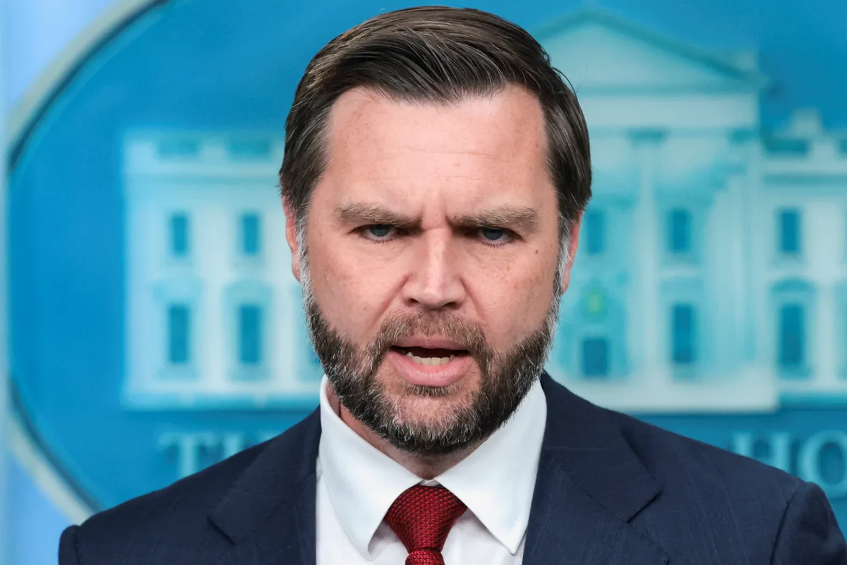 "Il est passé du côté obscur" : J.D. Vance, sa "stratégie de l’idiot" décryptée par David A. Graham