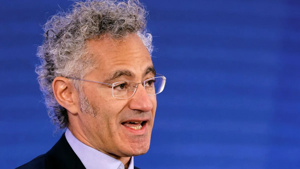 Alex Karp, CEO de Palantir: "Las empresas de IA podrían tener que nacionalizarse debido a los altos riesgos que conllevan"