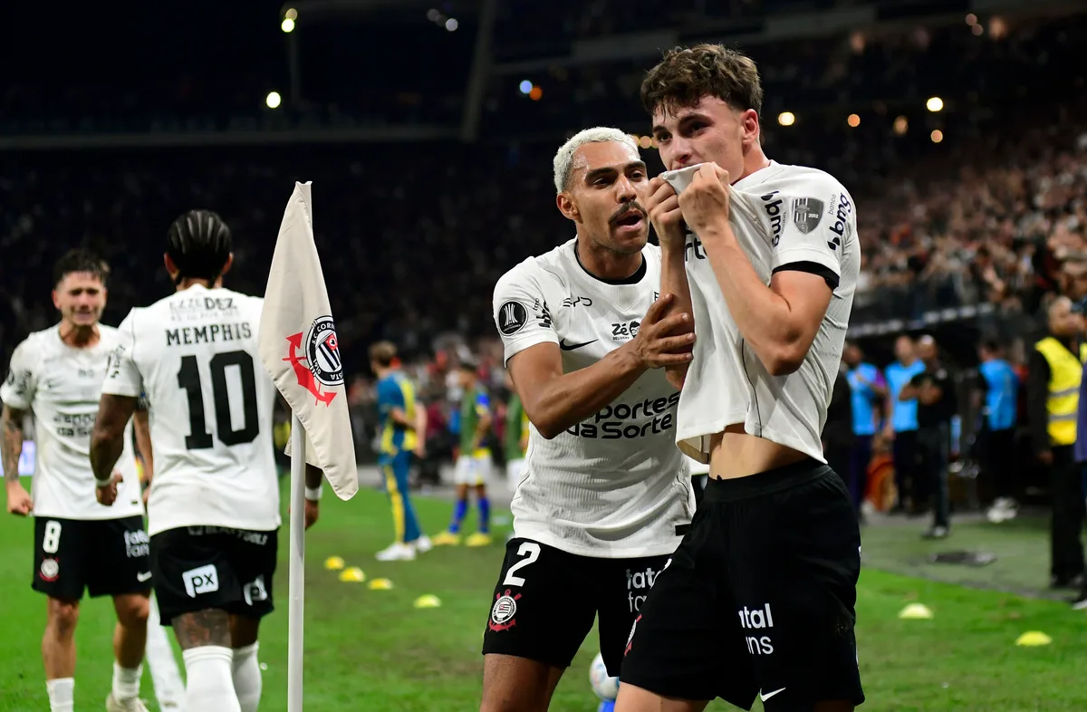 Análise: Corinthians supera expulsão e avança às quartas da Libertadores com vitória na raça