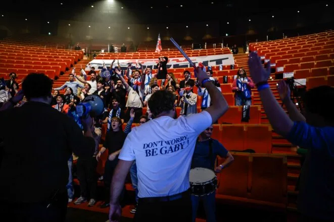 Au meeting de Gabriel Attal, la peur des «extrêmes» tourmente les militants macronistes