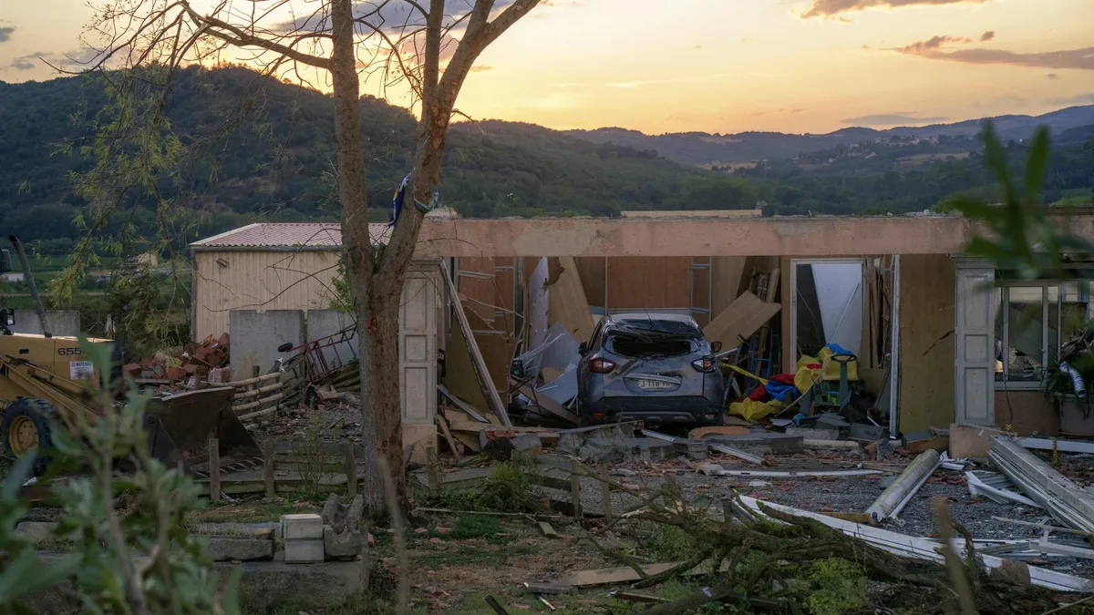 Les images de la tornade à Pomas, dans l’Aude, montrent l’ampleur de la dévastation