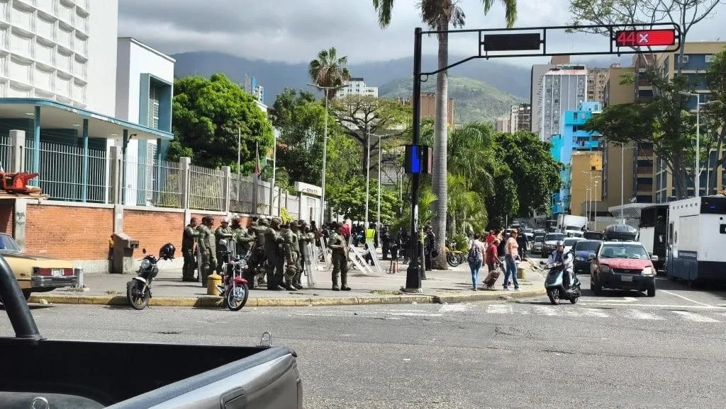 Centro de Caracas bajo fuerte despliegue de seguridad por marcha de familiares de presos políticos hacia Miraflores