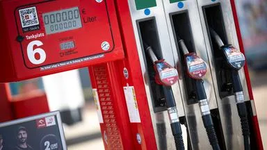 ADAC fordert Ende der 12-Uhr-Regel an Tankstellen