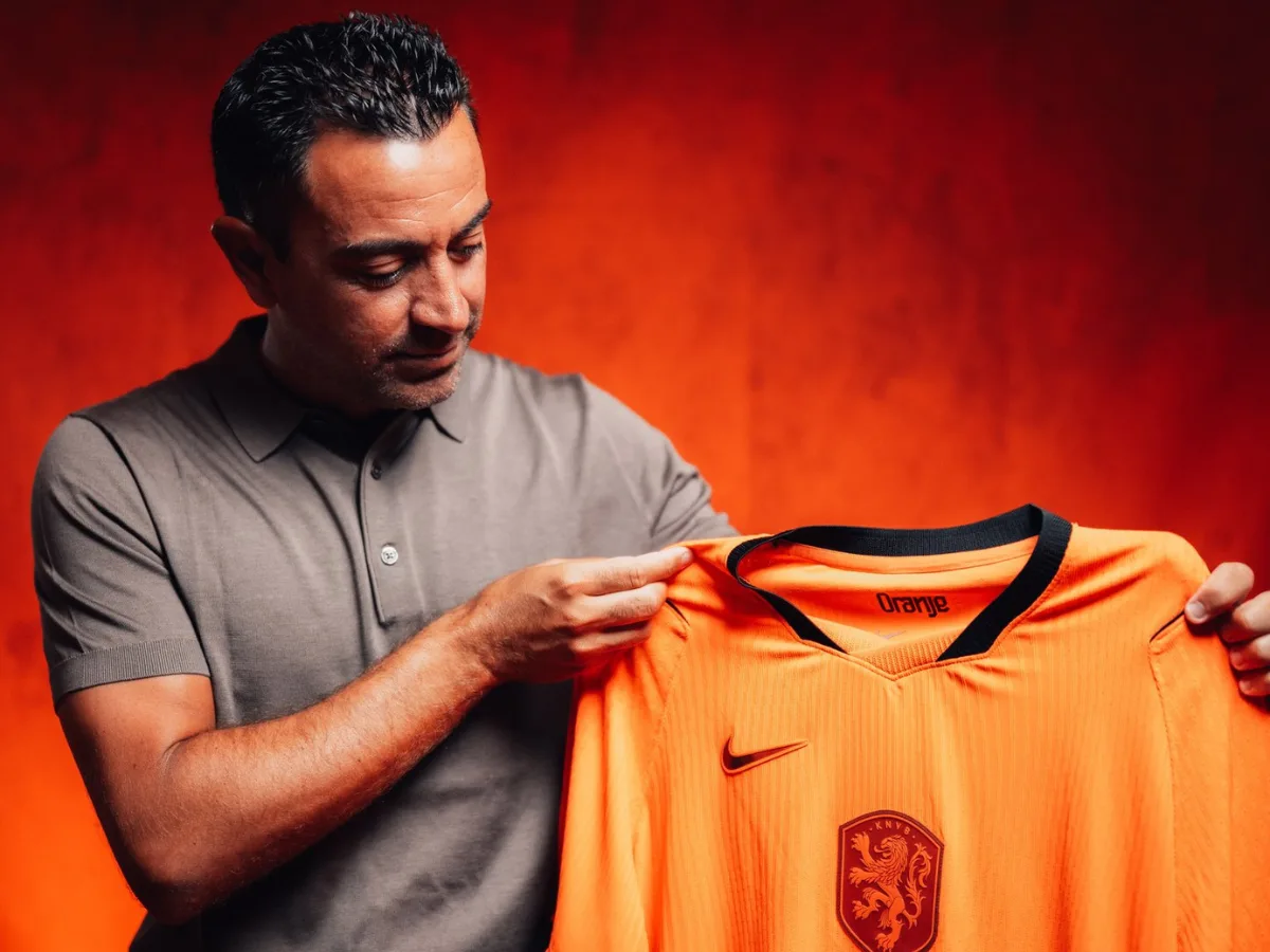Xavi Hernández fue presentado con los Países Bajos