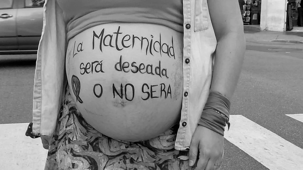 La culpa (siempre) es de las mujeres: de “se embarazan por un plan” a “no se embarazan para arruinar el plan”