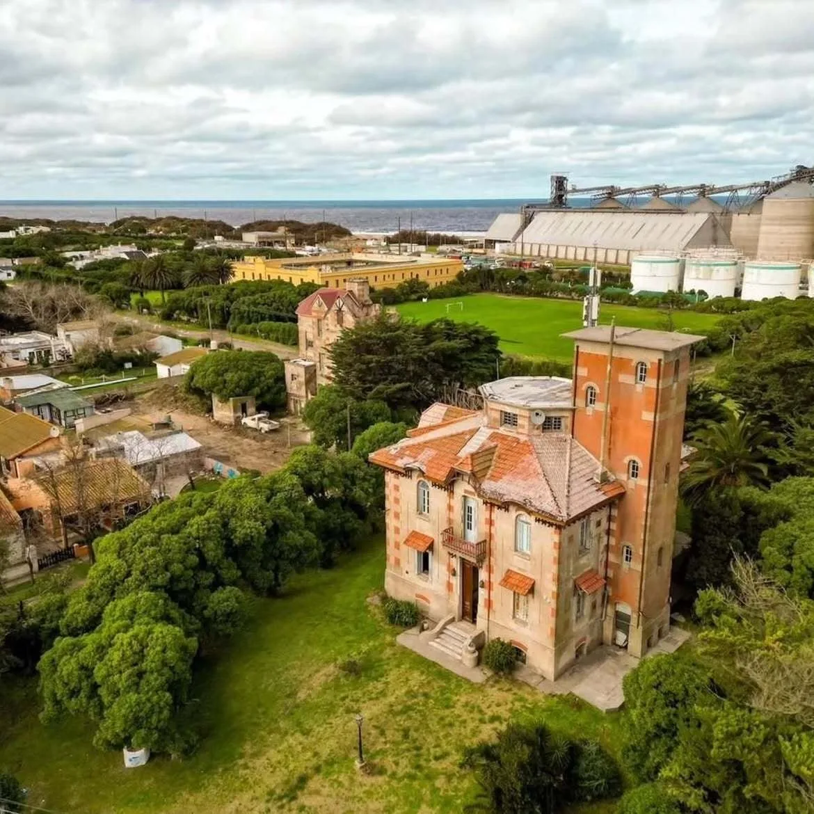 Se vende un histórico castillo argentino en las playas de Quequén por el mismo precio que un dos ambientes en CABA