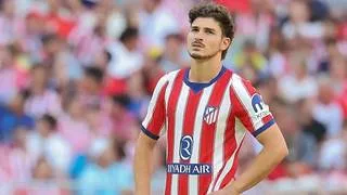 Julián Álvarez es abucheado en el Metropolitano mientras Barcelona y Arsenal esperan