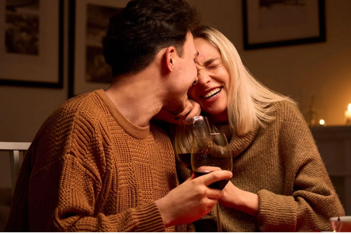 Toque físico é a linguagem do amor preferida dos brasileiros, diz pesquisa
