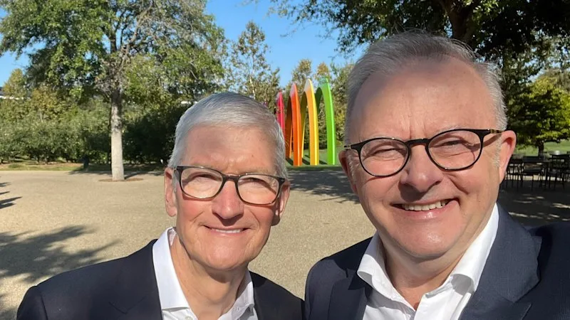 Albo wanders into Tim Apple’s place to fix the internet