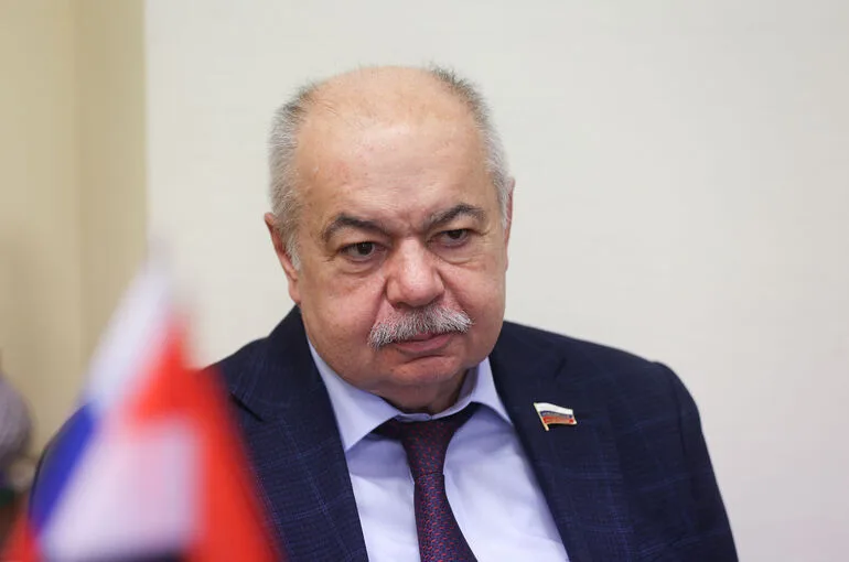 Умаханова снова наделили полномочиями сенатора от Дагестана