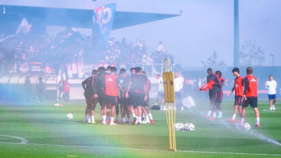 Ligue 1 : avant le classique OM - PSG, les ultras du Paris Saint-Germain assistent au dernier entraînement