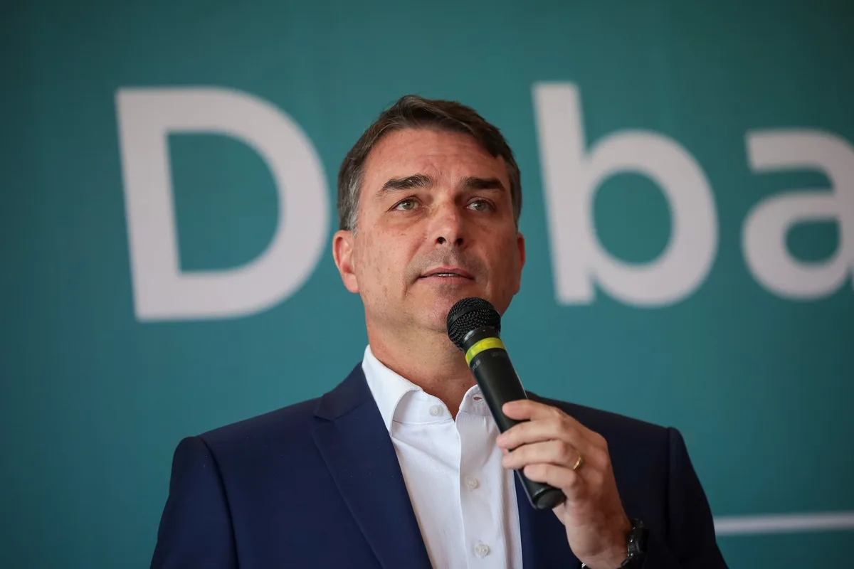 Plano de Flávio Bolsonaro prevê mais controle nas fronteiras, exploração mineral e apoio à agricultura