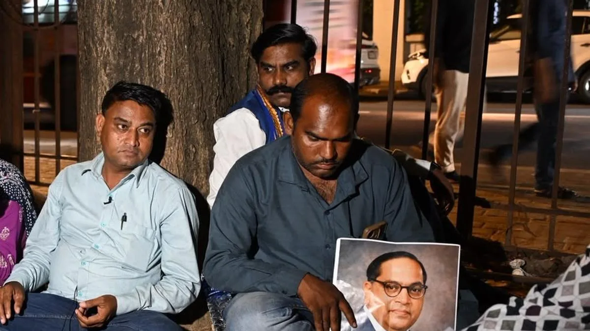 IIT-Bombay student death: Parents begin hunger strike at Azad Maidan