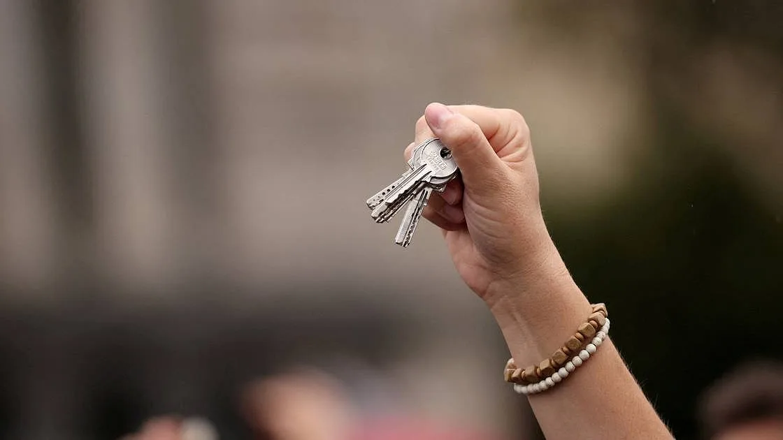 "Não Dá Mais para Viver Assim": protesto nacional exige medidas para combater a crise da habitação