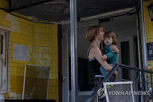 방공망 뚫린 우크라…러 미사일 공격에 키이우서 12명 사망