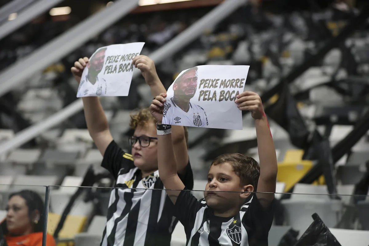 Torcida do Atlético-MG xinga Neymar e provoca antes de jogo contra o Santos