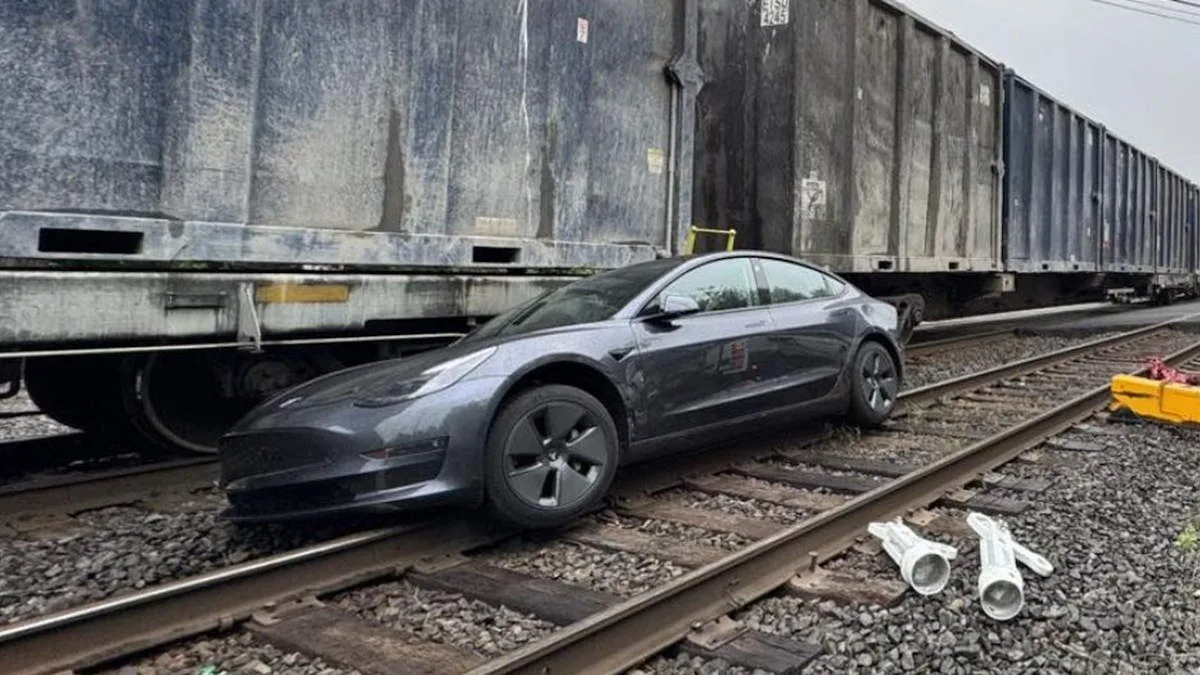 FSD da Tesla quase provocou uma tragédia contra um comboio em andamento