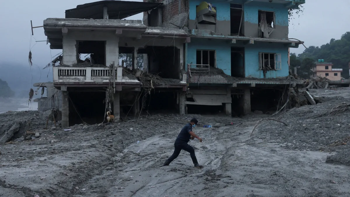 Sturzflut im Himalaja: Schlamm und Regen erschweren Rettungsarbeiten in Nepal und China
