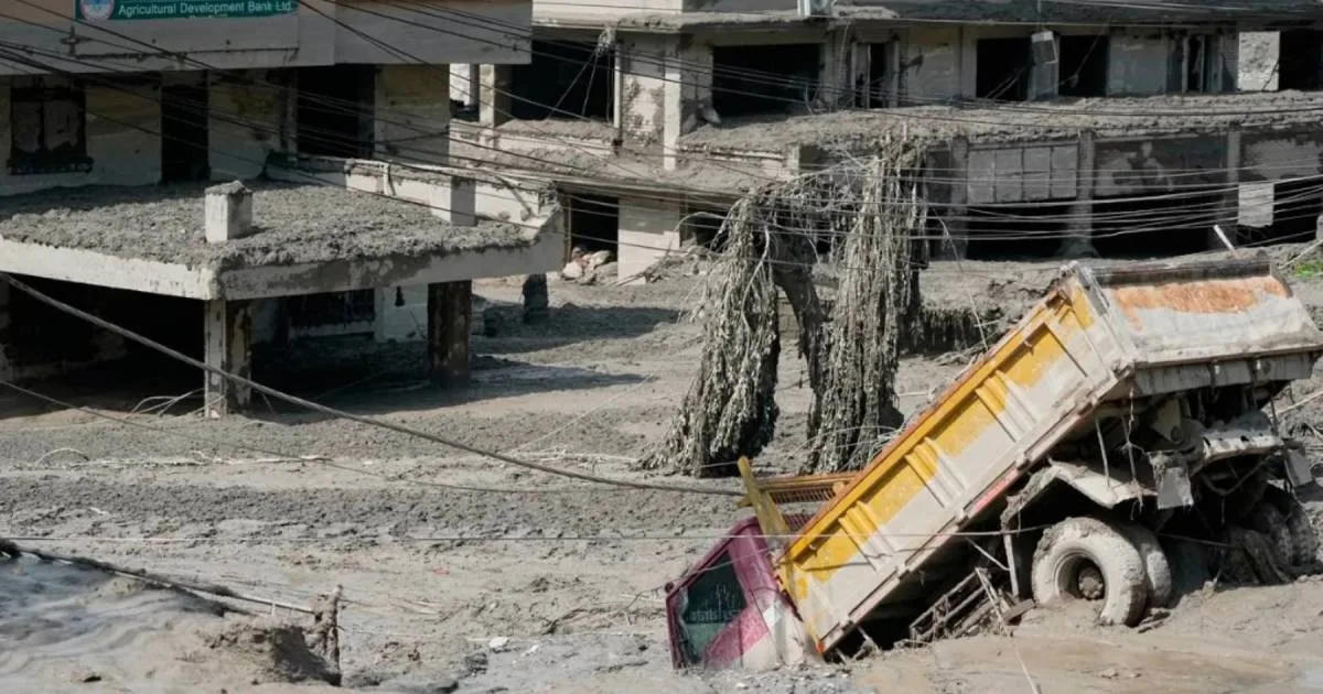 Al menos 22 muertos y 384 turistas desaparecidos tras inundaciones repentinas en Nepal