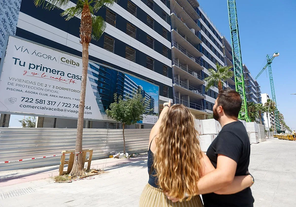 Los sevillanos compran 75 pisos al día, el mejor dato desde el estallido de la burbuja inmobiliaria