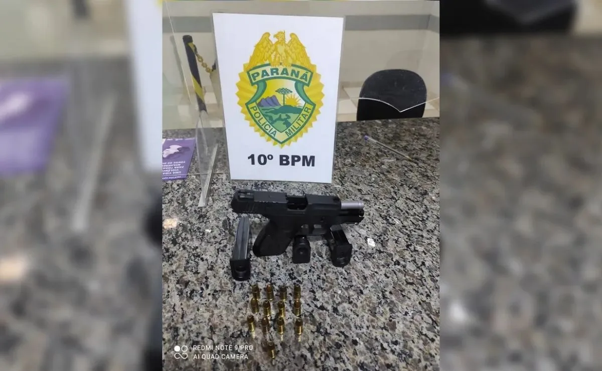 Homem quebra celular da namorada e ameaça “cometer tragédia” após crise de ciúmes em Apucarana; arma é apreendida