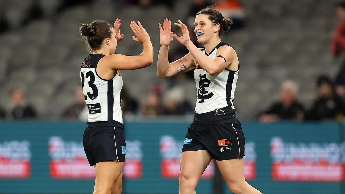 Blues injury replacement stars, Hawks surge to victory