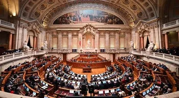Moção de censura. PCP reserva voto, BE critica motivos do Chega, Livre fala em "folclore"