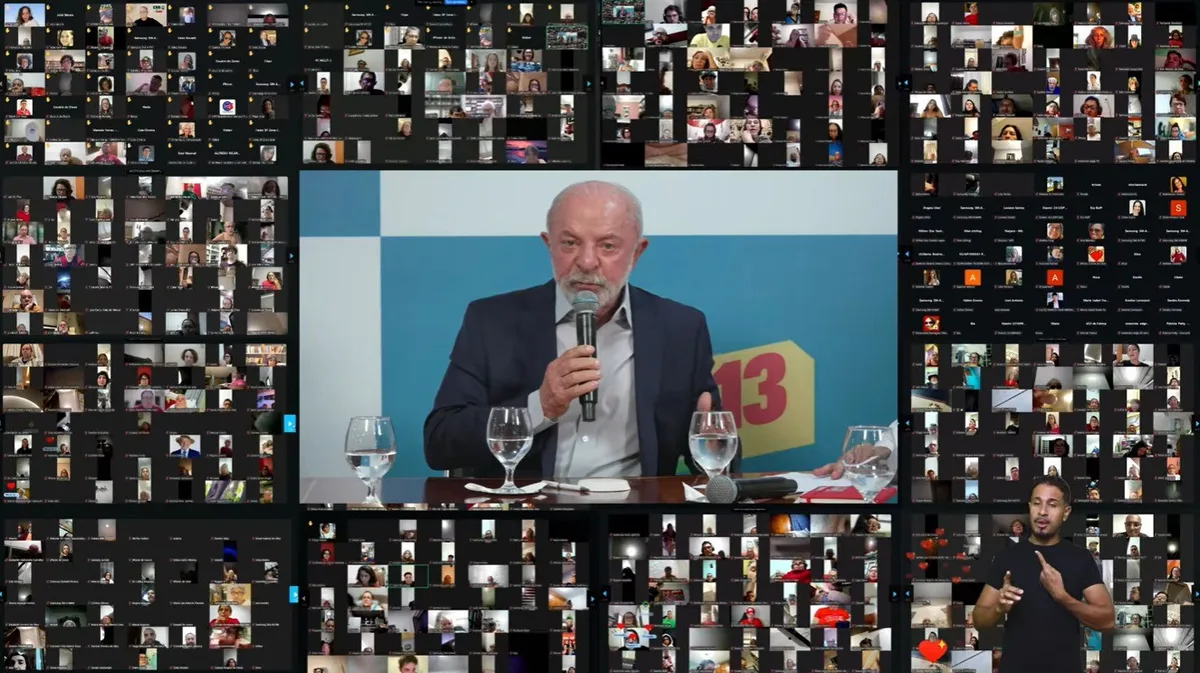 Flávio pede ao TSE que proíba Lula de fazer lives no Alvorada nas eleições; PT diz que só utilizou equipamentos de campanha