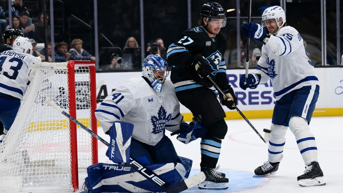 Stolarz, Maple Leafs too leaky in high-scoring loss to Mammoth