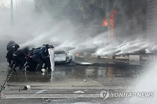 '노란조끼'에 학생 합세…프랑스서 고물가 반발 시위 '활활'(종합)
