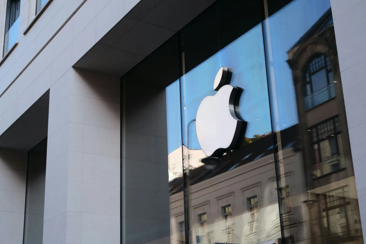 Appleが本社を含む複数のオフィスで100人以上のレイオフを実施