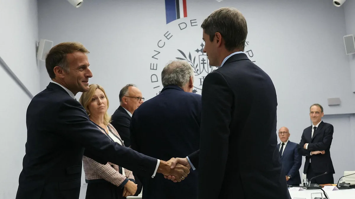 Comment l’action internationale d’Emmanuel Macron oblige les candidats à la présidentielle à revoir leur agenda