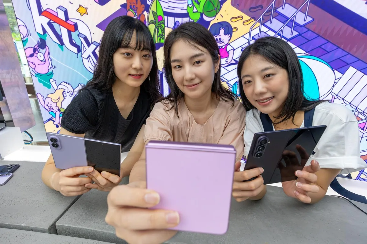 ‘1030·여성’ 홀린 갤럭시Z8 인기 비결은…‘3M 기능’
