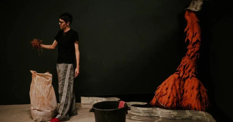 Nas águas turvas e pulsantes de Inês Zenha