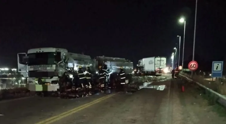 La Pampa: un muerto y dos heridos por un choque frontal de camiones