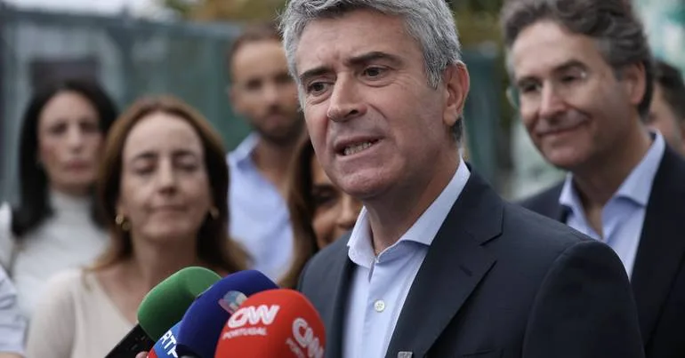 PS abstém-se no OE para não ser confundido com "outros"