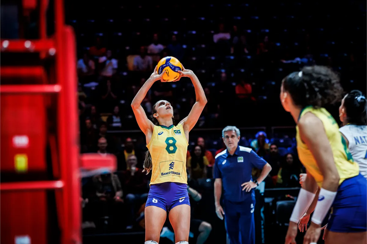 Zé Roberto dispensa Macris e Natinha e chama mais três jogadoras para a seleção de vôlei
