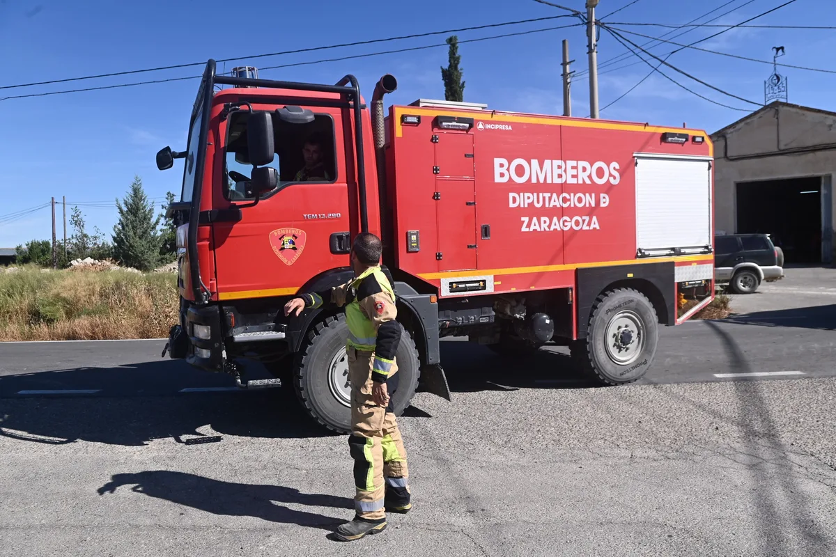 Muere un bombero y un trabajador en un incendio en un taller mecánico de Calatorao (Zaragoza)