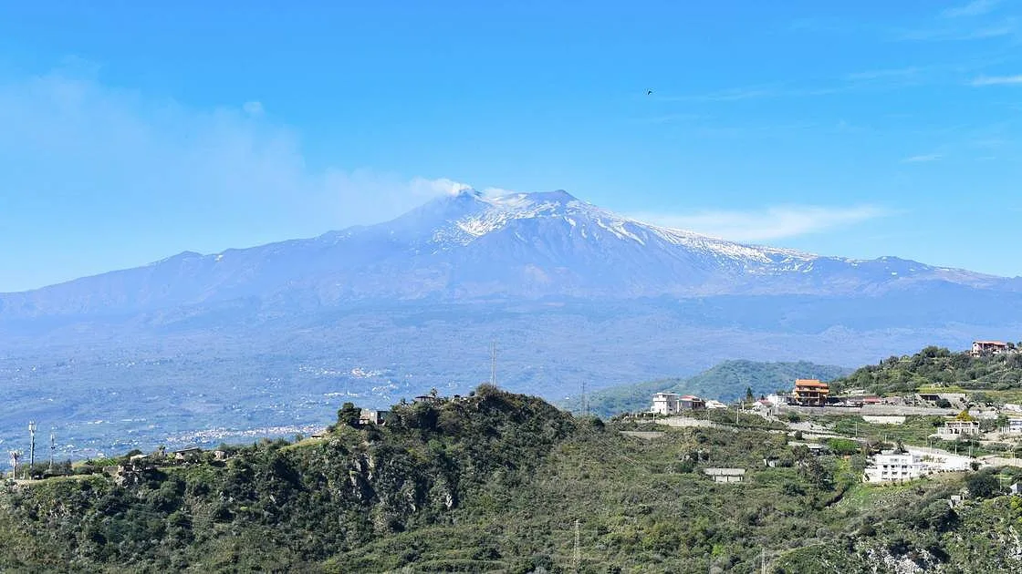 Turista norte-americano morre após ser atingido por raio no monte Etna