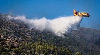 Incêndios na ilha grega de Salamina provocam dois mortos