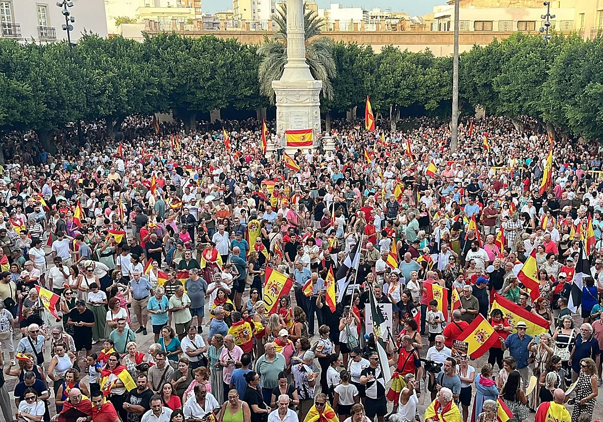 Más de 14.000 personas respaldan a Ceuta en Almería y exigen al Gobierno más recursos para afrontar la crisis