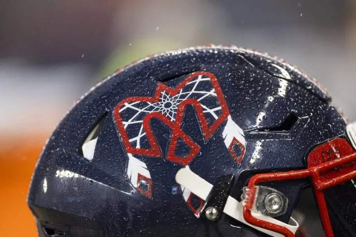Alouettes can clinch playoff berth with victory