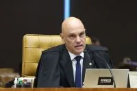 Abel Ferreira é denunciado pelo STJD por chutar microfone