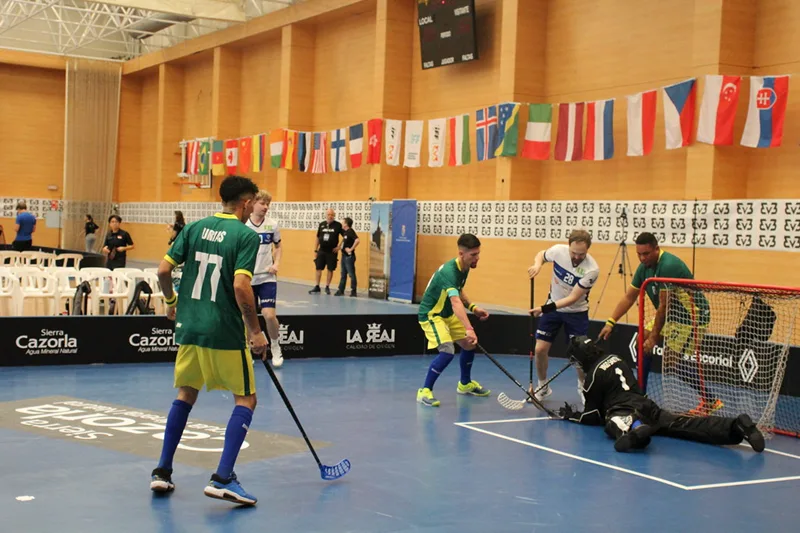 Fim de semana tem roller, floorball, jogos da pessoa idosa e mágica
